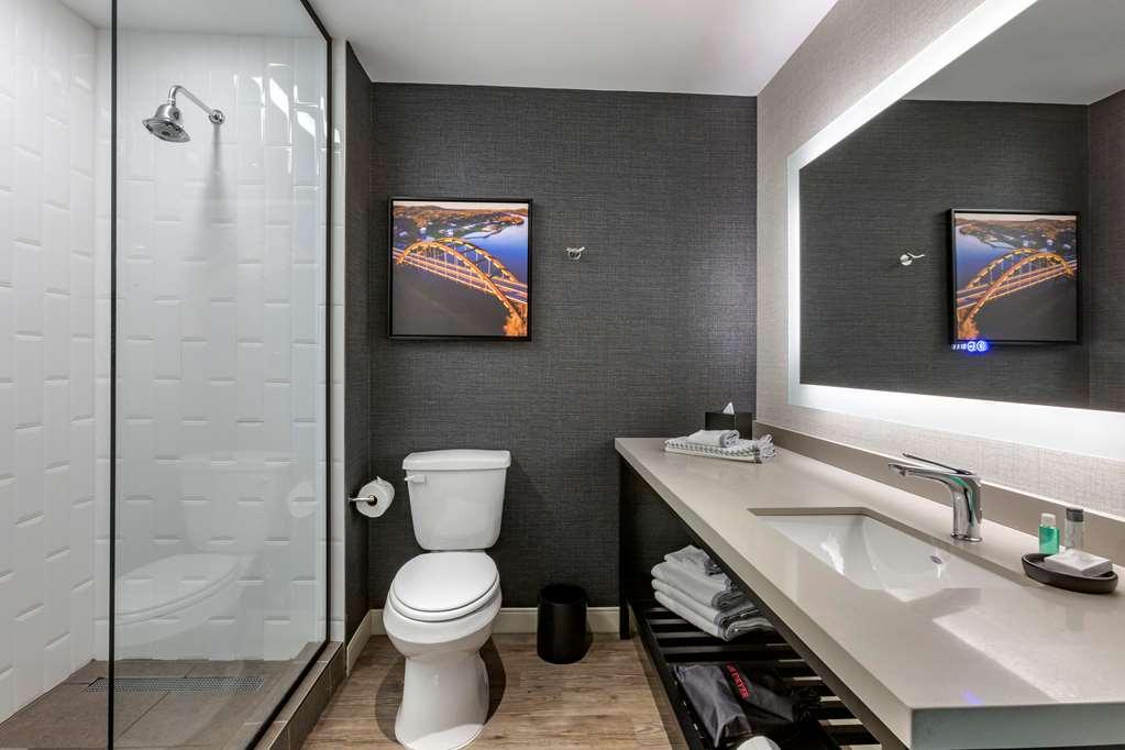 Cambria Hotel Austin Airport Exterior photo